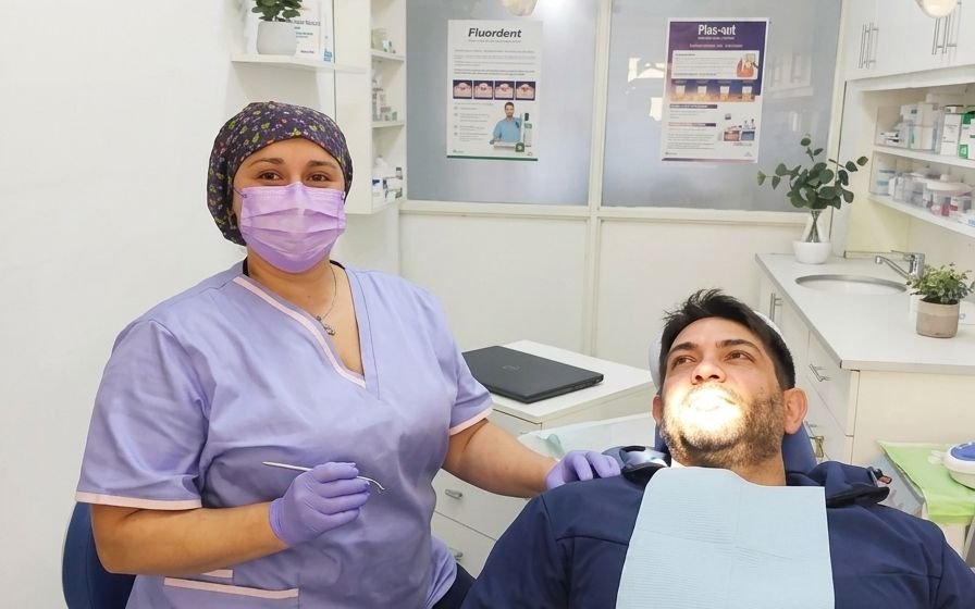 Atención odontológica en el consultorio de la Dra. Erica Fernández